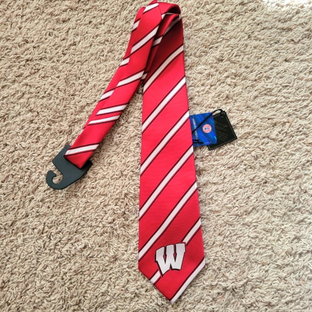 NWT Wisconsin Badger Striped Tie